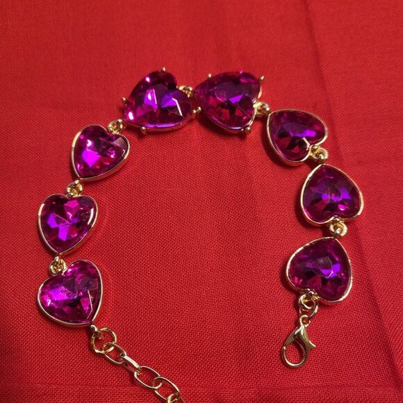 Fuchsia Color Glass Heart Bracelet in Goldtone - Picture 2 of 5